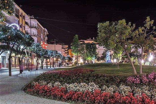 estepona-town-at-christmas.jpg (80 KB)